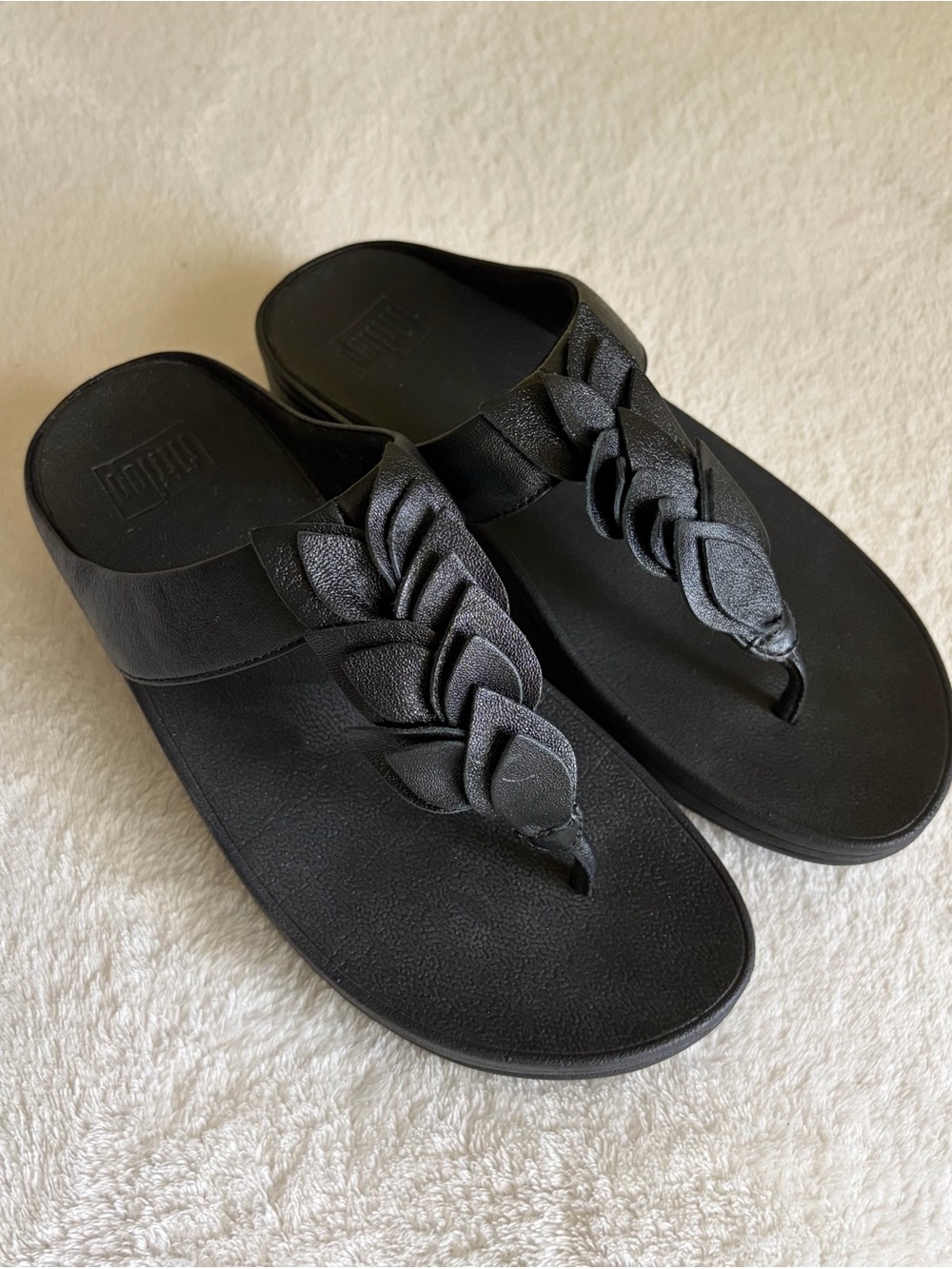 FitFlop Black Braided Toe-Post Sandals Women’s Sz 7